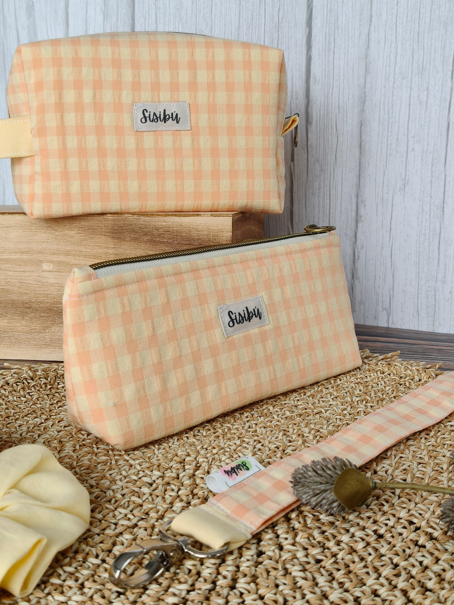 Estuche triangular vainilla