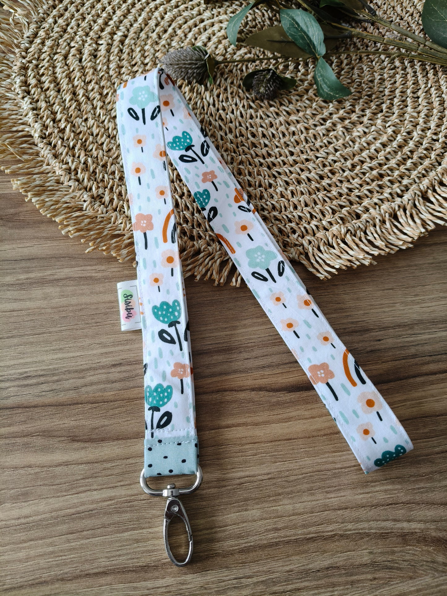 Cuelgallaves flores y arcoiris