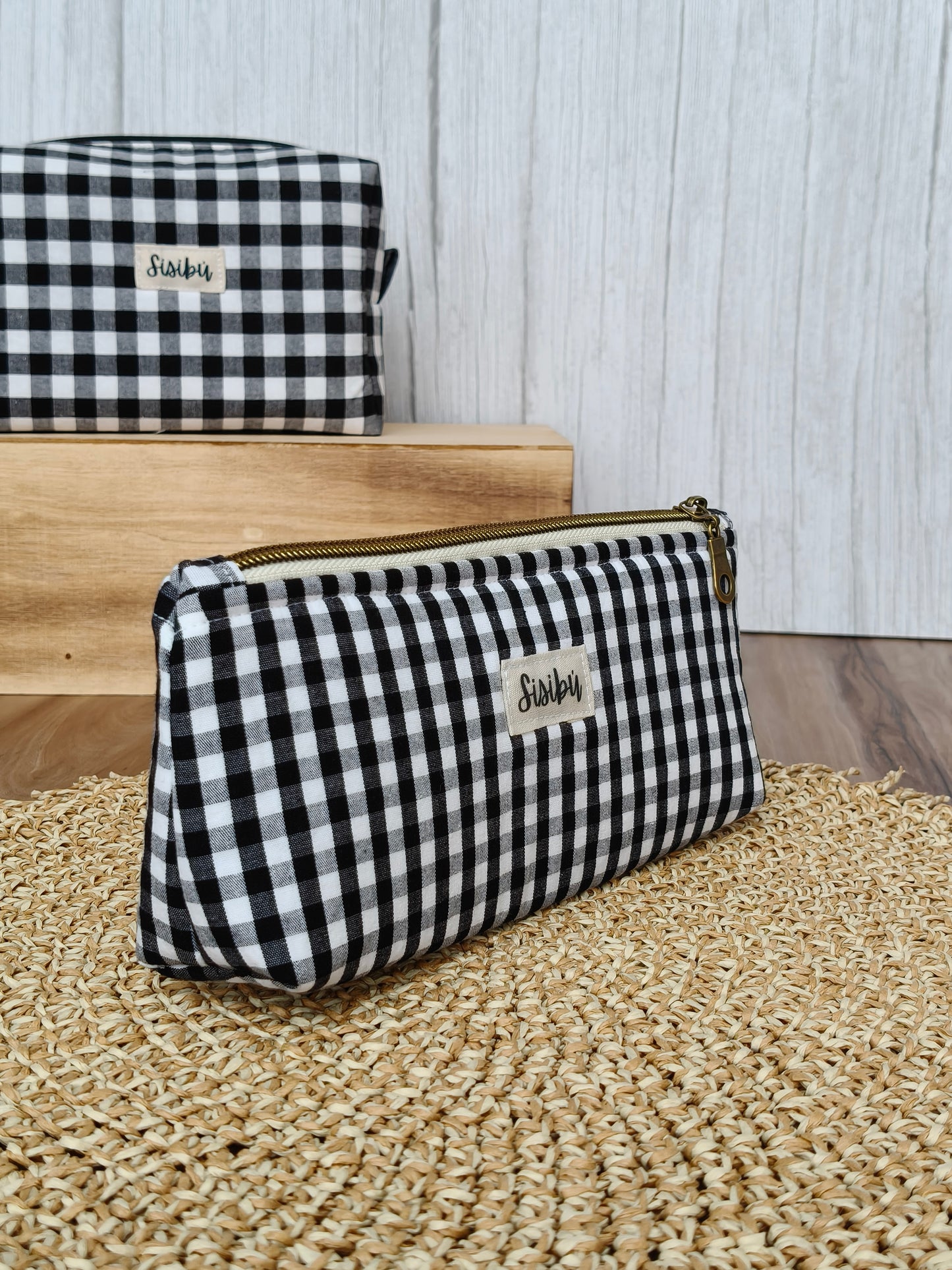 Estuche triangular vichy negro