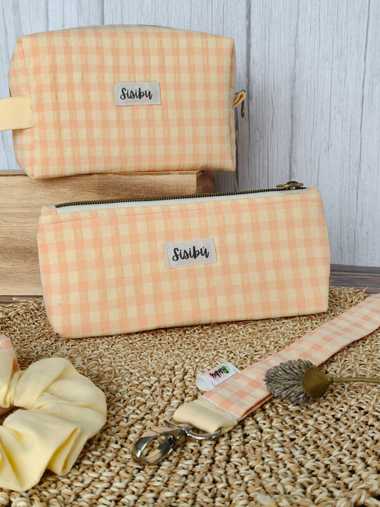 Estuche triangular vainilla