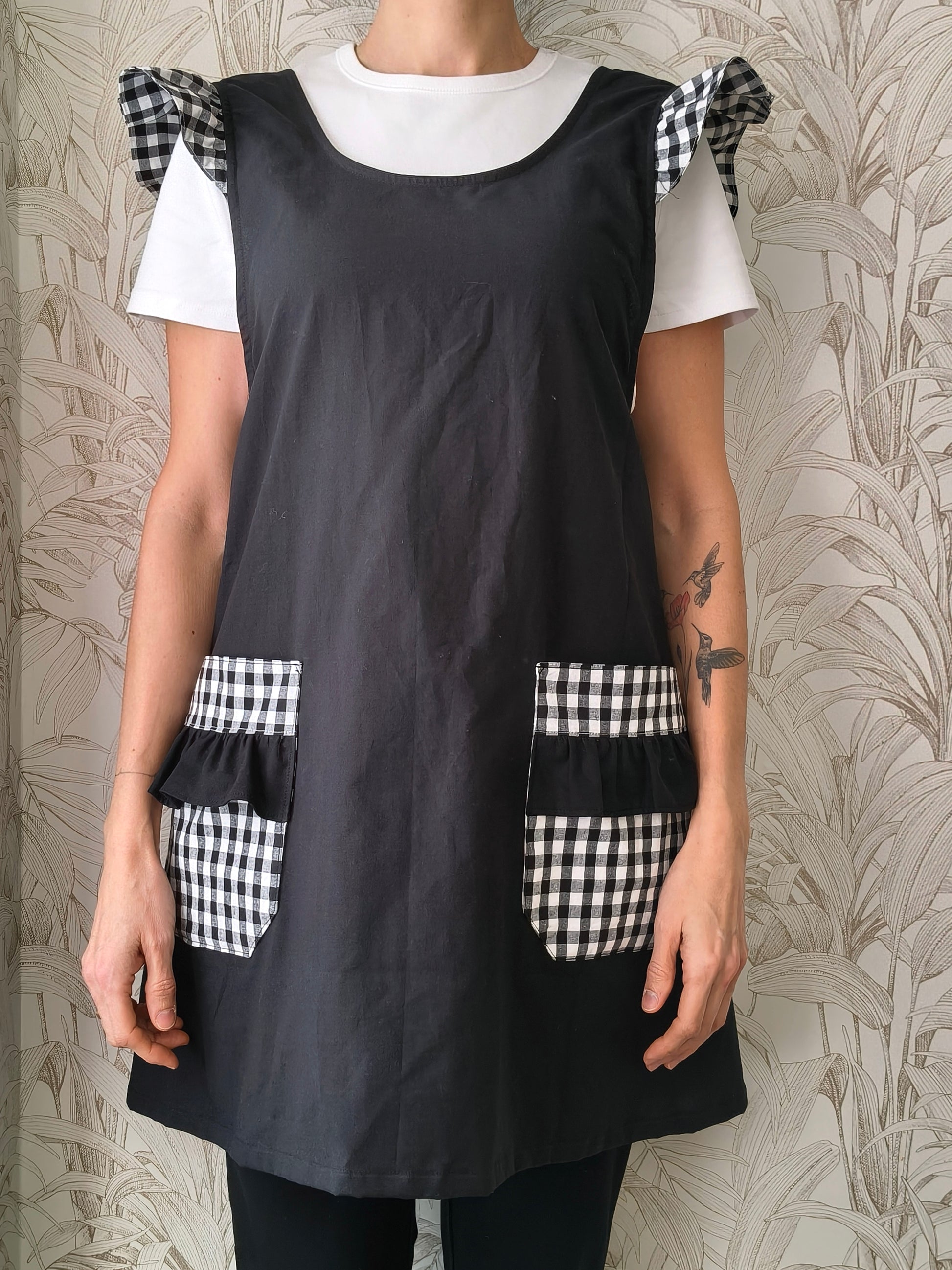 Delantal japones maestra Vichy negro volantes 